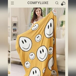 Comfyluxe Yellow Smiley Face Blanket